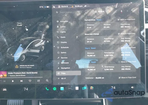 2018 Tesla Model 3 Long Range/Performance z USA, uszkodzony, nr VIN 5YJ3E1EB2JF121338